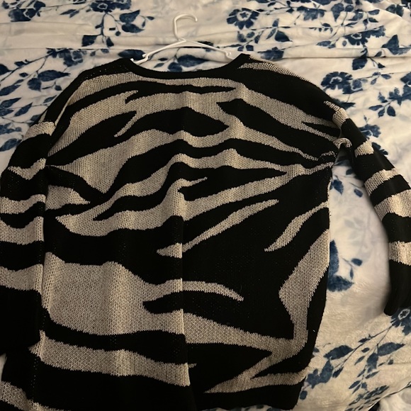 zebra print sweater - Picture 2 of 2